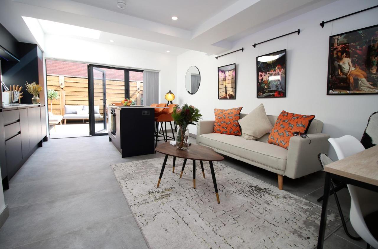New Spacious 2 Bed Getaway - Private Courtyard! - Underfloor Heating Cardiff Exteriér fotografie