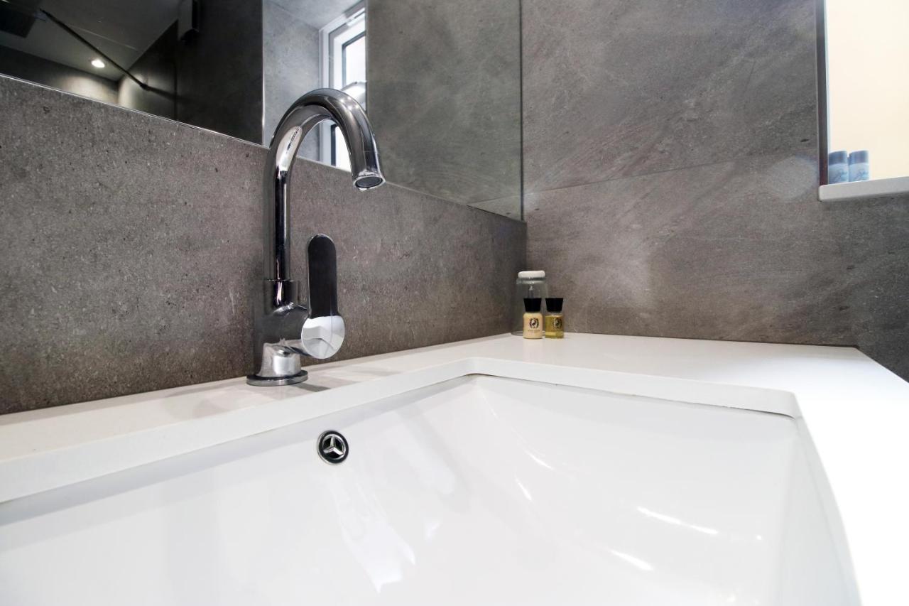 New Spacious 2 Bed Getaway - Private Courtyard! - Underfloor Heating Cardiff Exteriér fotografie