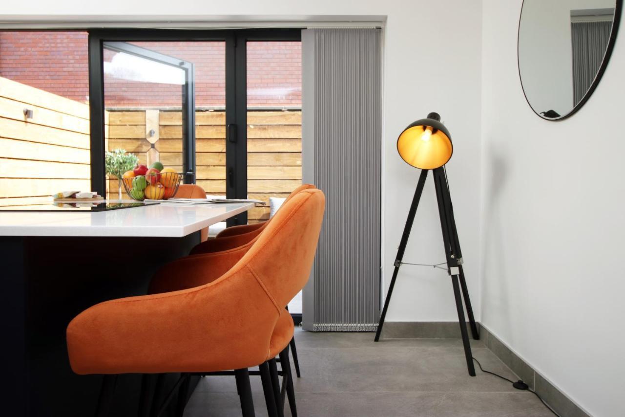 New Spacious 2 Bed Getaway - Private Courtyard! - Underfloor Heating Cardiff Exteriér fotografie